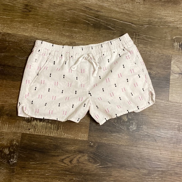 Loft Linen Shorts - Picture 2 of 6